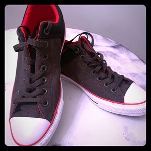 Converse All-Stars chuck taylors size 10